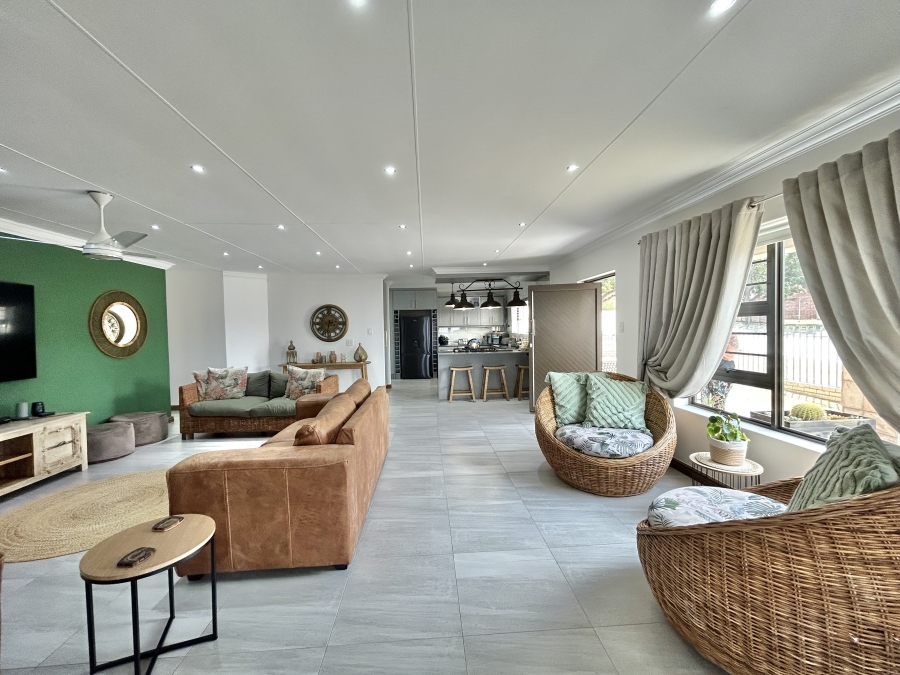 4 Bedroom Property for Sale in Wavecrest Eastern Cape